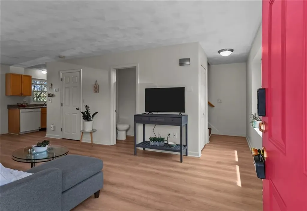 10 East Street Cranston RI 02920