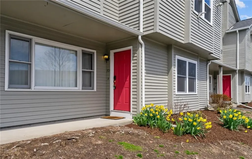 10 East Street Cranston RI 02920