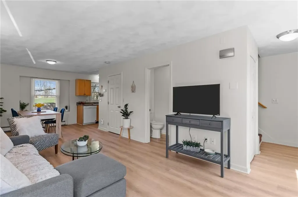 10 East Street Cranston RI 02920