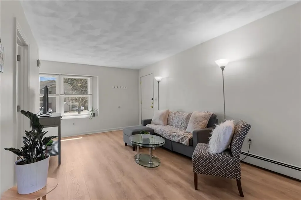 10 East Street Cranston RI 02920