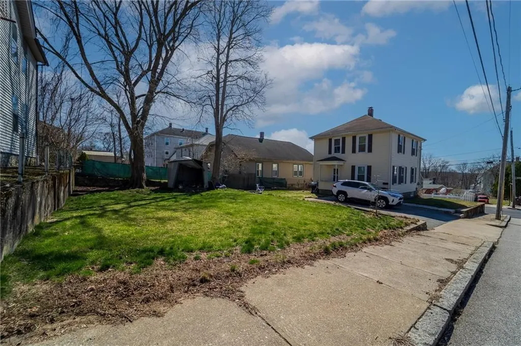160 Division Street Woonsocket RI 02895