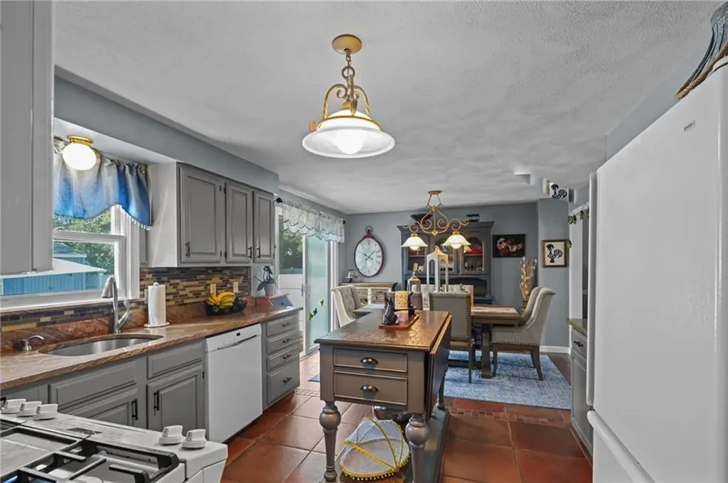 66 Chestnut Avenue Cranston RI 02910