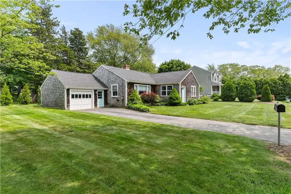 6 Ansonia Avenue Bristol RI 02809