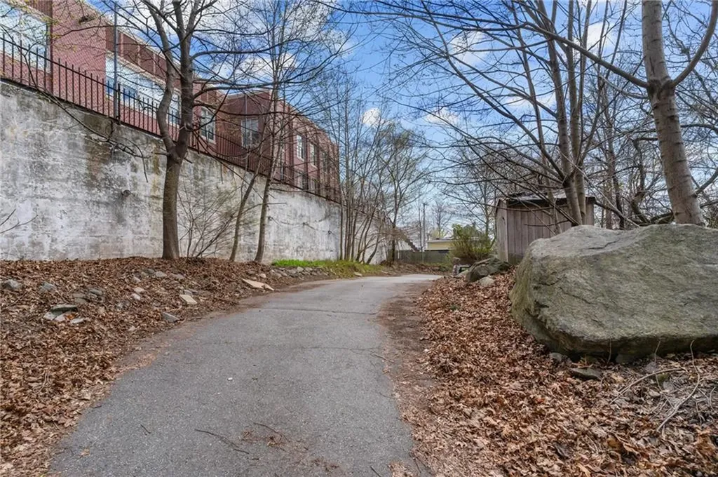 687 689 Charles Street Providence RI 02904