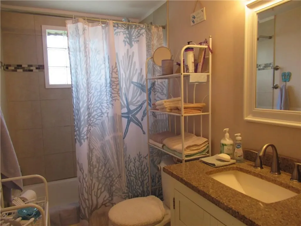 184 186 Gladstone Street Cranston RI 02920