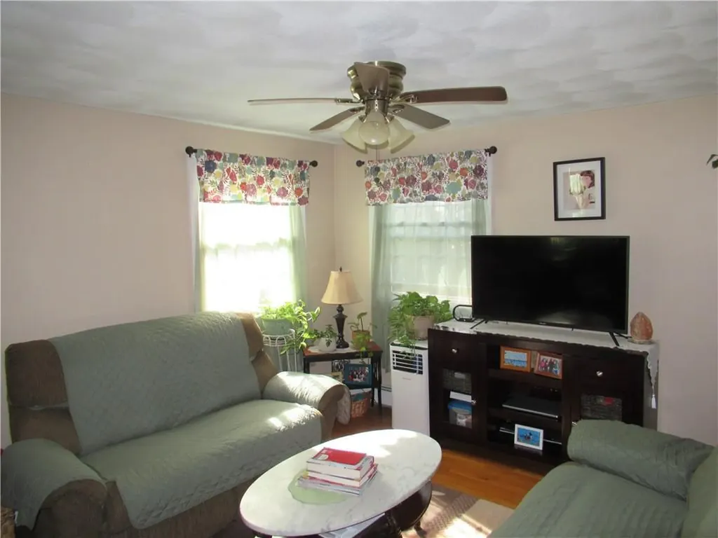 184 186 Gladstone Street Cranston RI 02920