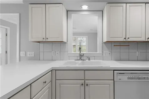 17 Bayside Avenue Newport RI 02840