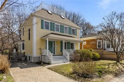 17 Bayside Avenue Newport RI 02840