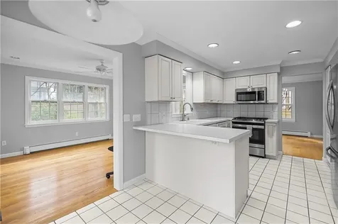 17 Bayside Avenue Newport RI 02840