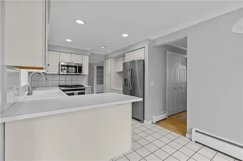 17 Bayside Avenue Newport RI 02840