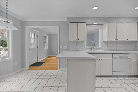 17 Bayside Avenue Newport RI 02840