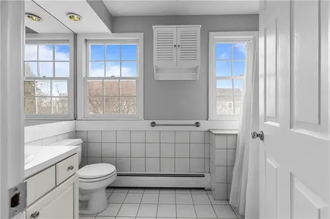 17 Bayside Avenue Newport RI 02840