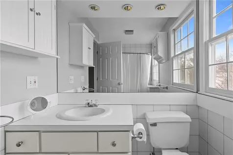 17 Bayside Avenue Newport RI 02840