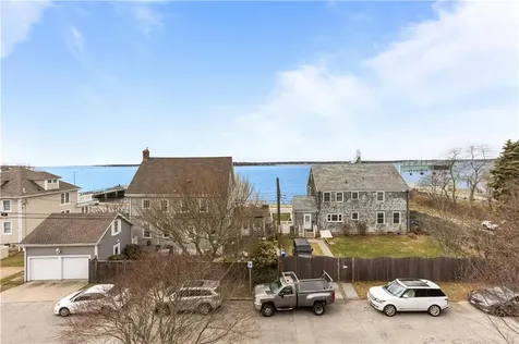 17 Bayside Avenue Newport RI 02840