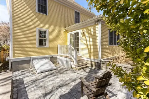 17 Bayside Avenue Newport RI 02840