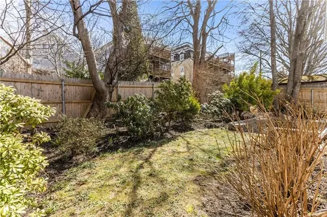 17 Bayside Avenue Newport RI 02840