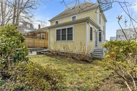 17 Bayside Avenue Newport RI 02840