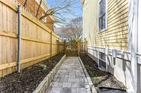 17 Bayside Avenue Newport RI 02840