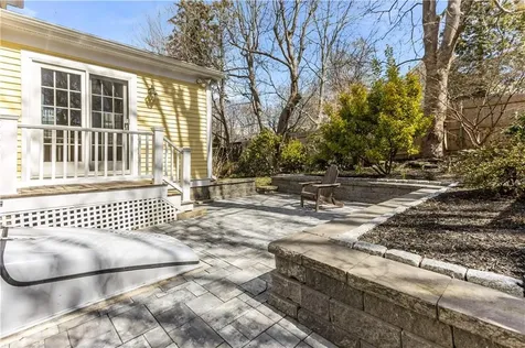 17 Bayside Avenue Newport RI 02840