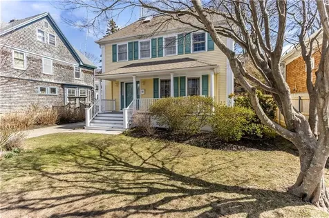 17 Bayside Avenue Newport RI 02840