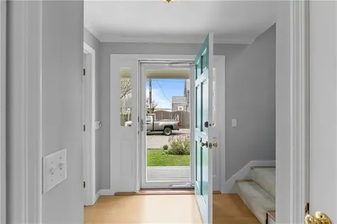 17 Bayside Avenue Newport RI 02840