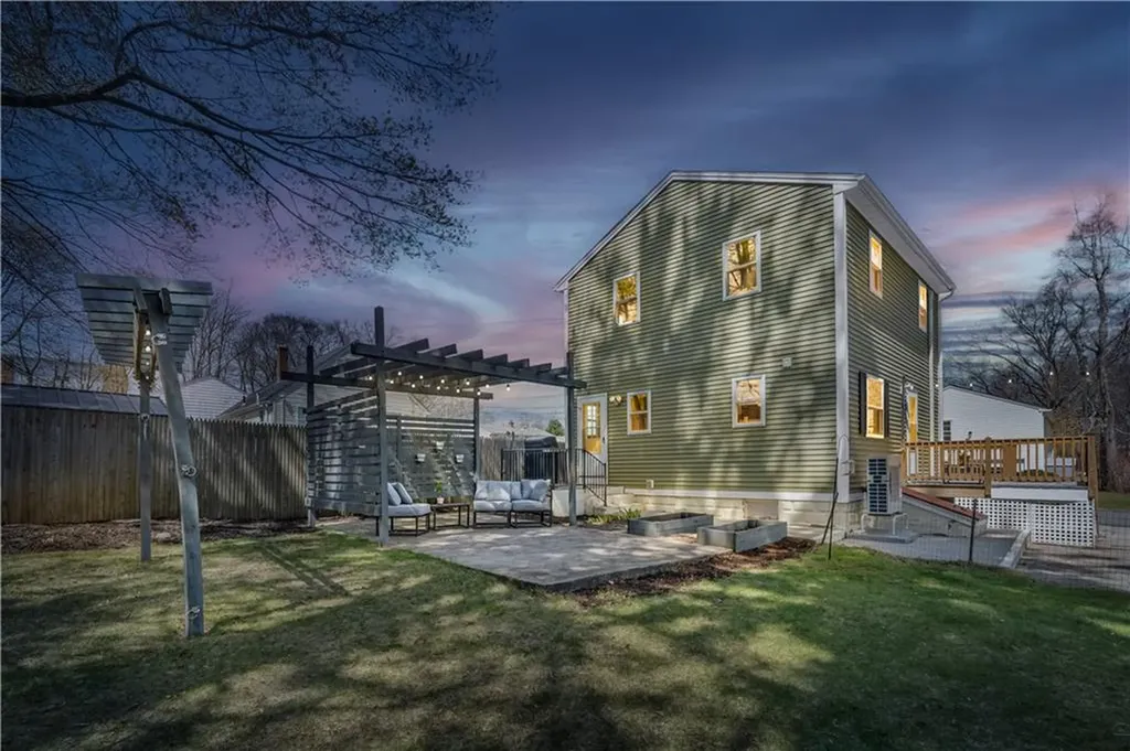 15 Glendale Avenue East Providence RI 02915