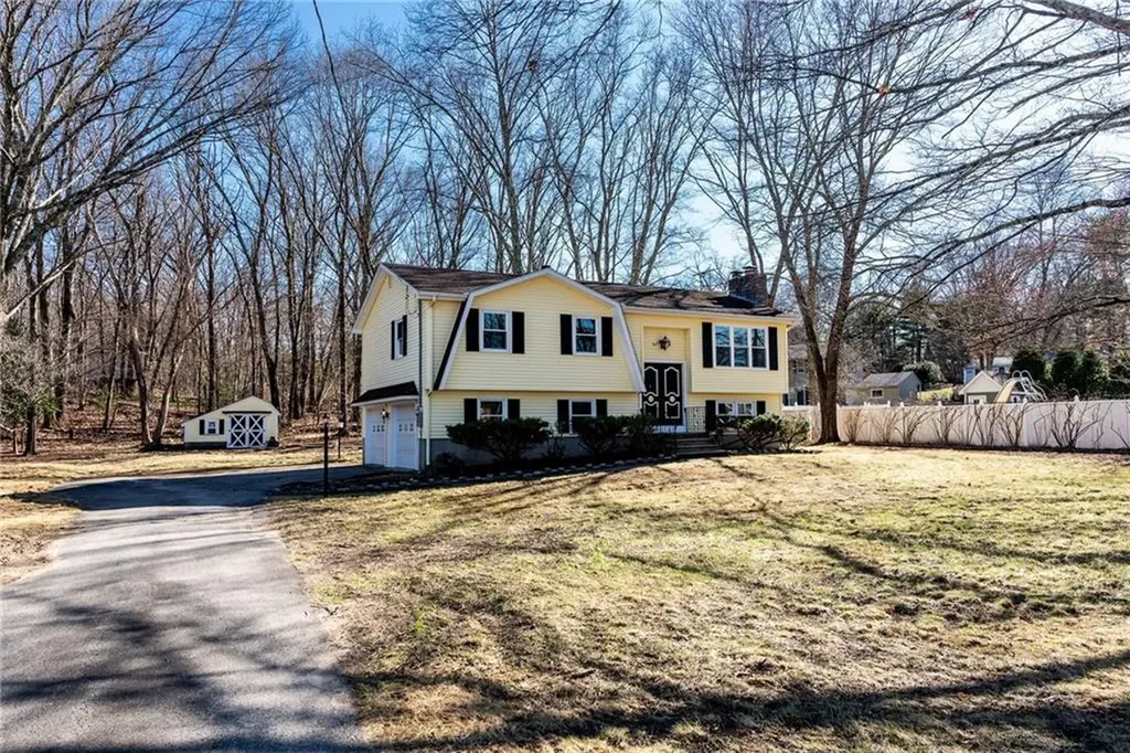 31 Harkness Road North Smithfield RI 02896