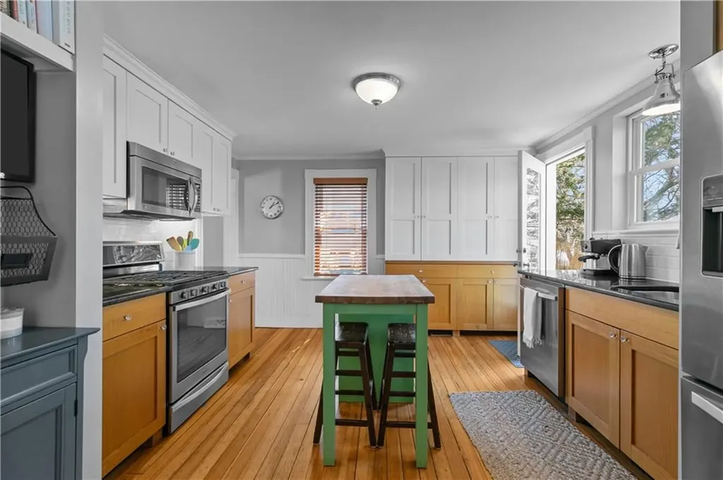 52 Ladeira Avenue Portsmouth RI 02871
