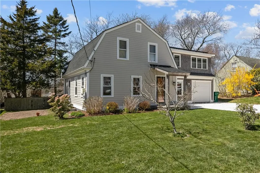52 Ladeira Avenue Portsmouth RI 02871