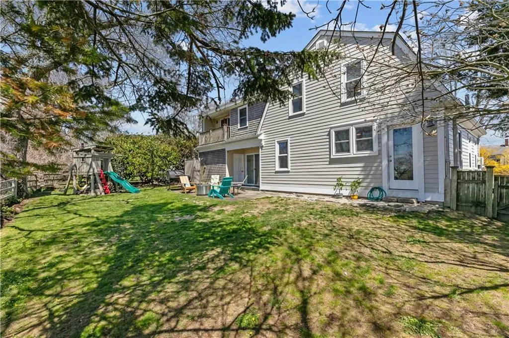 52 Ladeira Avenue Portsmouth RI 02871