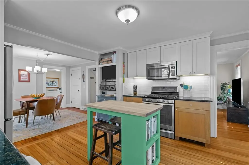 52 Ladeira Avenue Portsmouth RI 02871