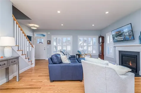 16 Weston Avenue North Kingstown RI 02852