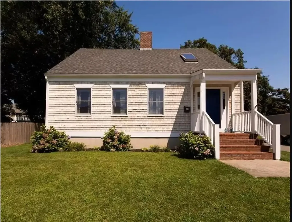 9 Rosita Avenue Bristol RI 02809