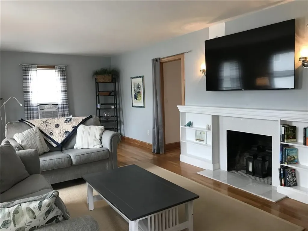 9 Rosita Avenue Bristol RI 02809