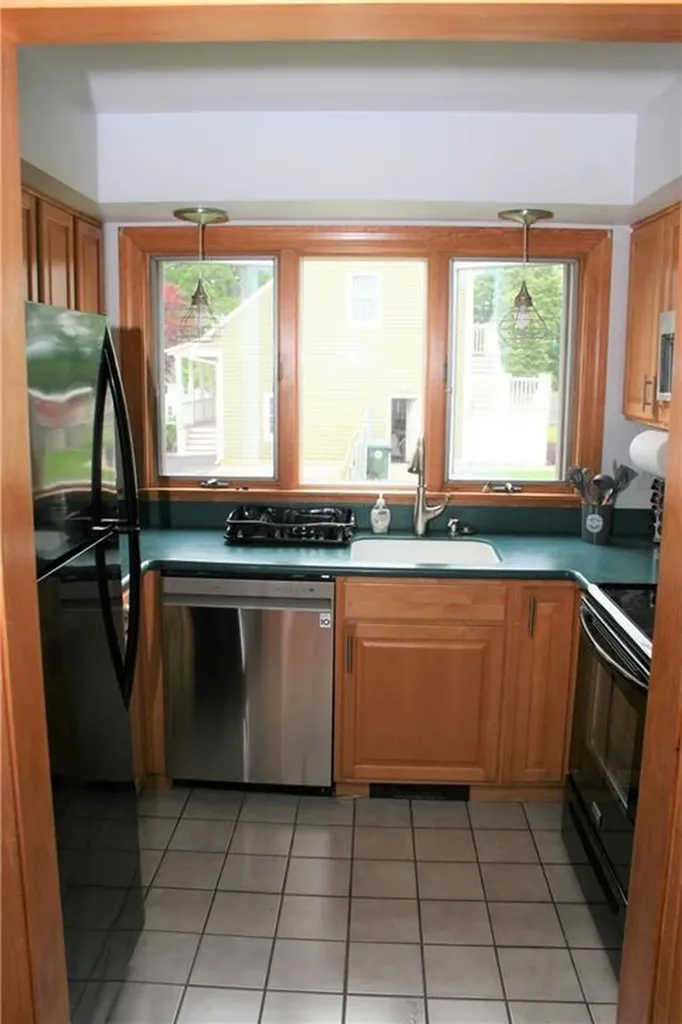 9 Rosita Avenue Bristol RI 02809