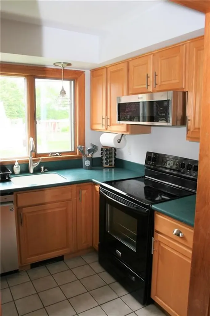 9 Rosita Avenue Bristol RI 02809