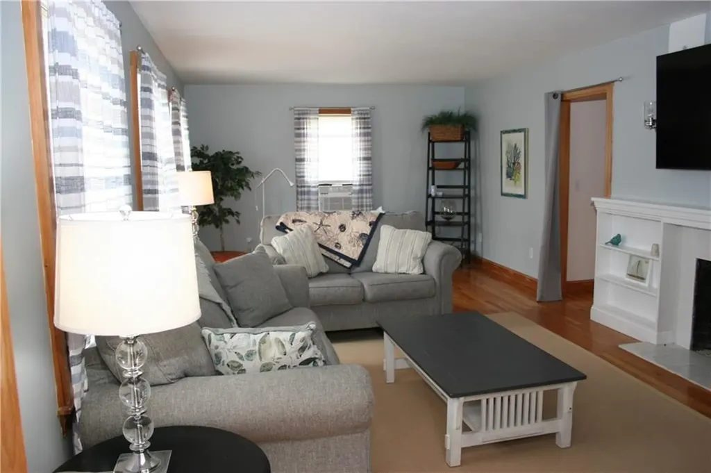 9 Rosita Avenue Bristol RI 02809