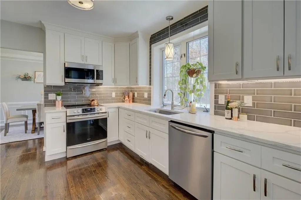 36 Anne C Holst Court Warwick RI 02886