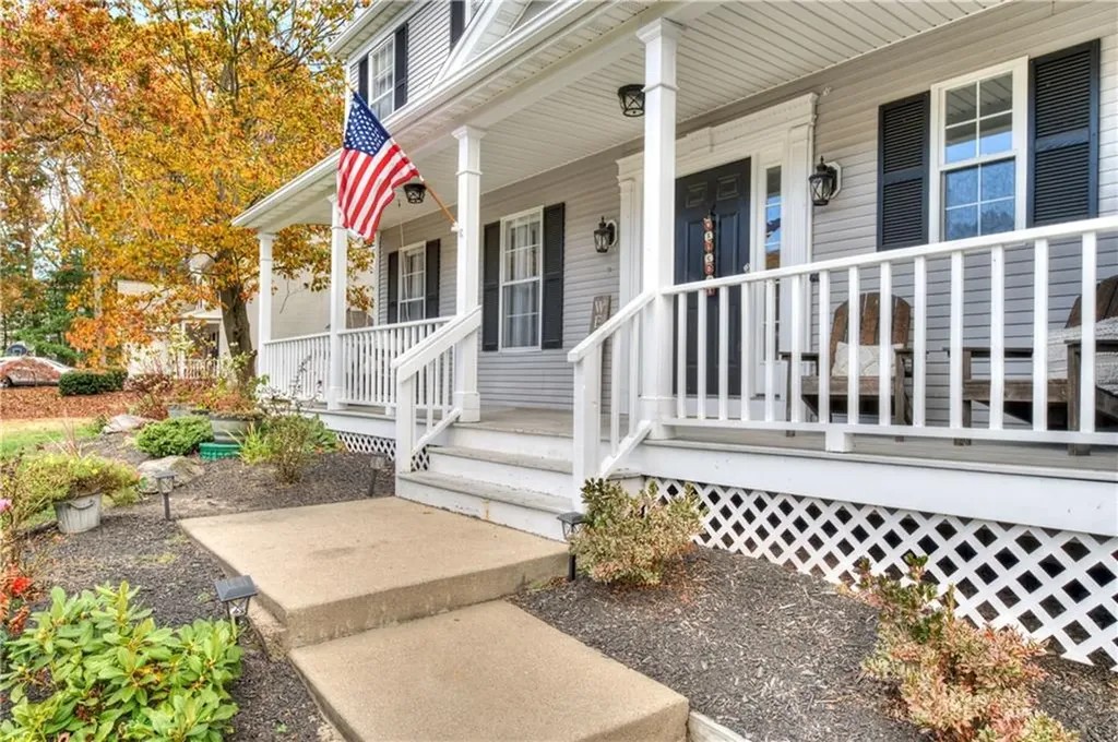 36 Anne C Holst Court Warwick RI 02886