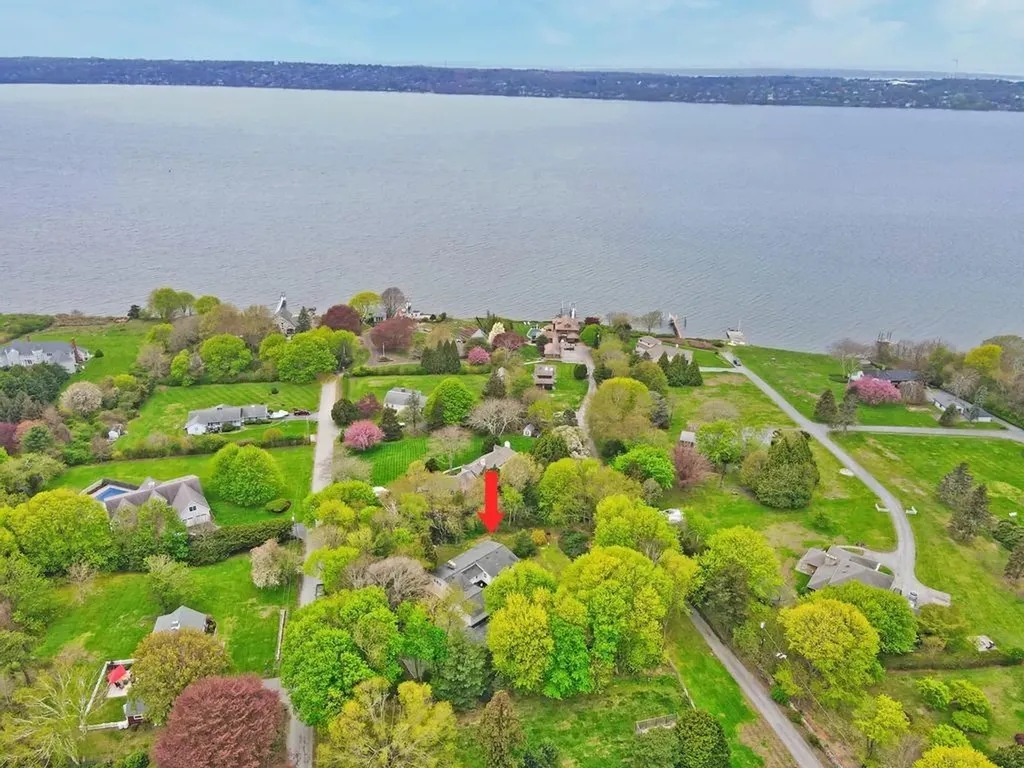 58 Leonard Drive Tiverton RI 02878