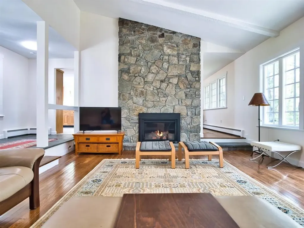 58 Leonard Drive Tiverton RI 02878