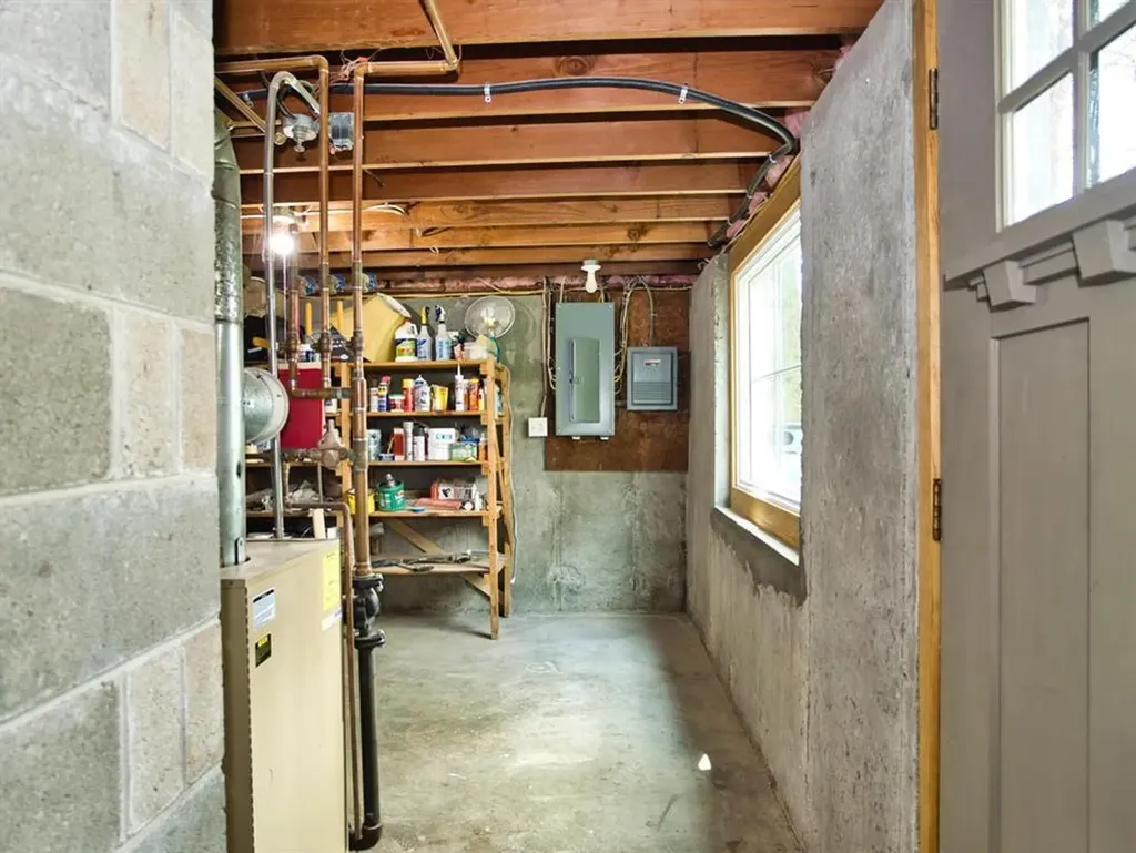 58 Leonard Drive Tiverton RI 02878