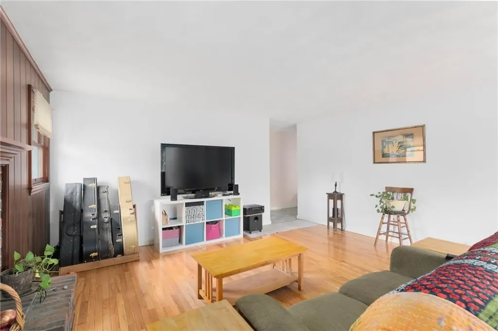 9 Lakeside Drive Narragansett RI 02882