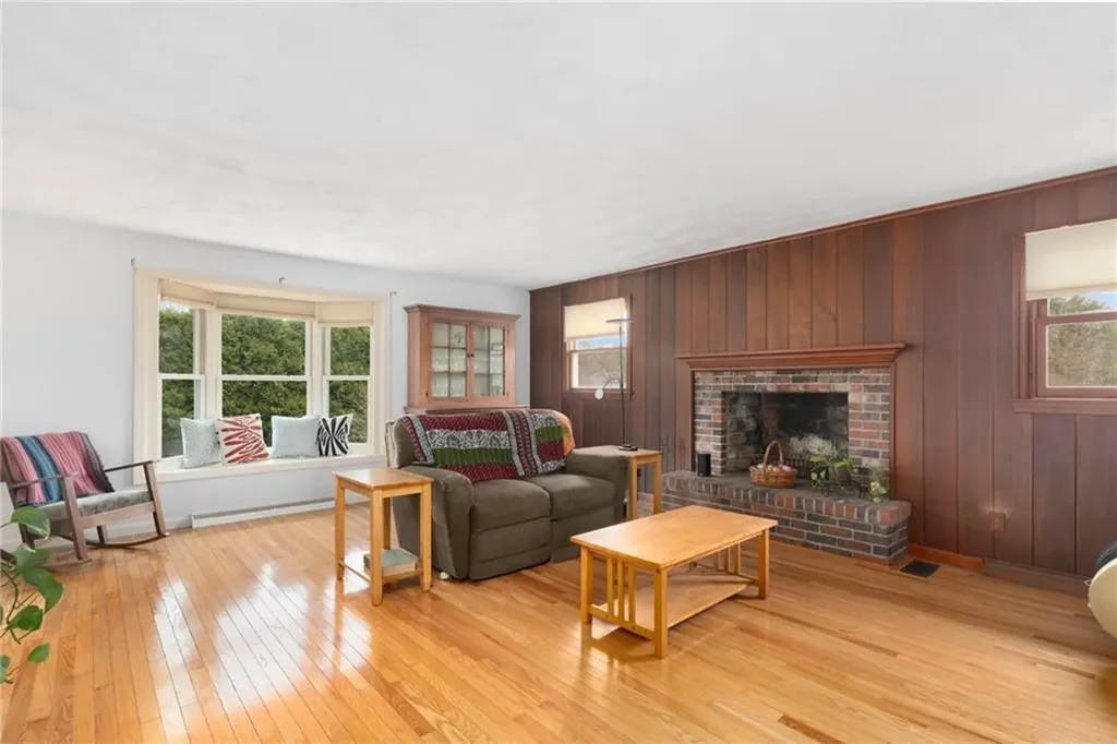 9 Lakeside Drive Narragansett RI 02882