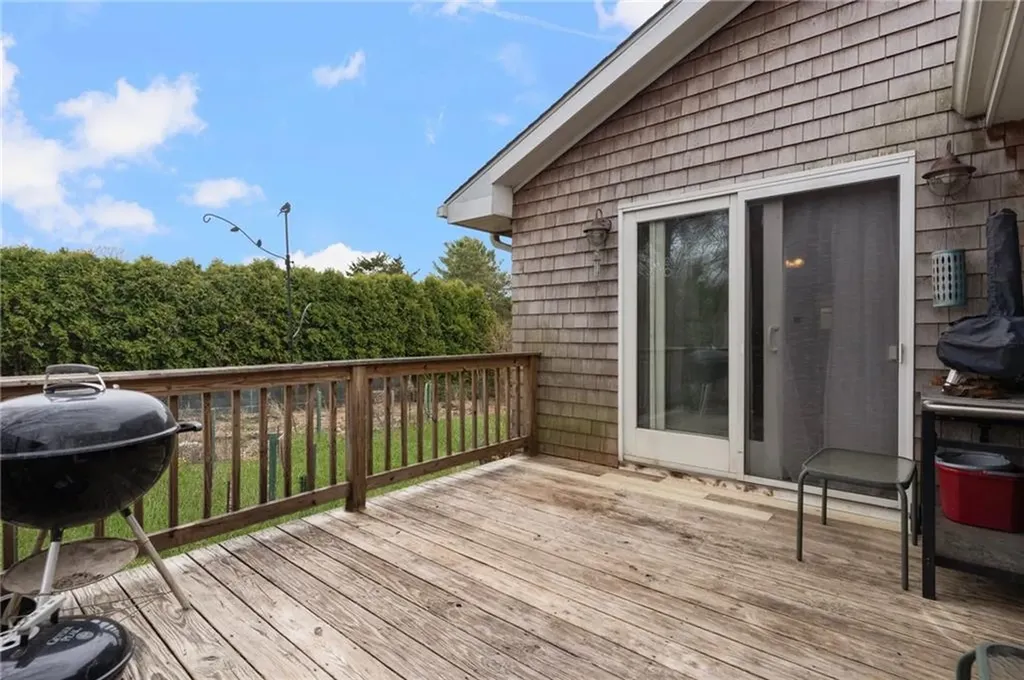 9 Lakeside Drive Narragansett RI 02882