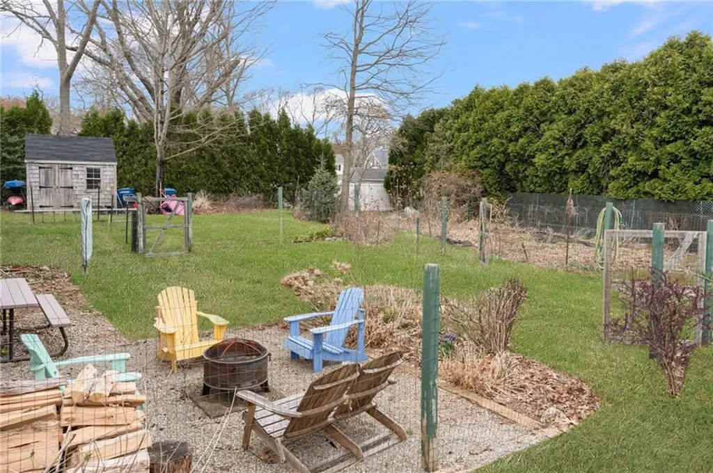 9 Lakeside Drive Narragansett RI 02882