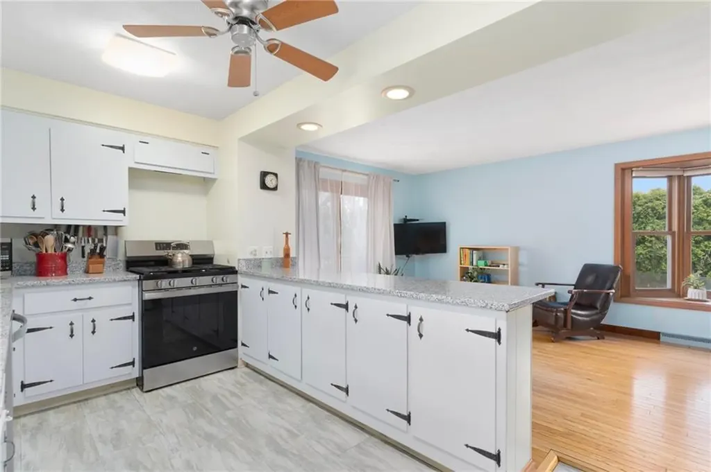 9 Lakeside Drive Narragansett RI 02882