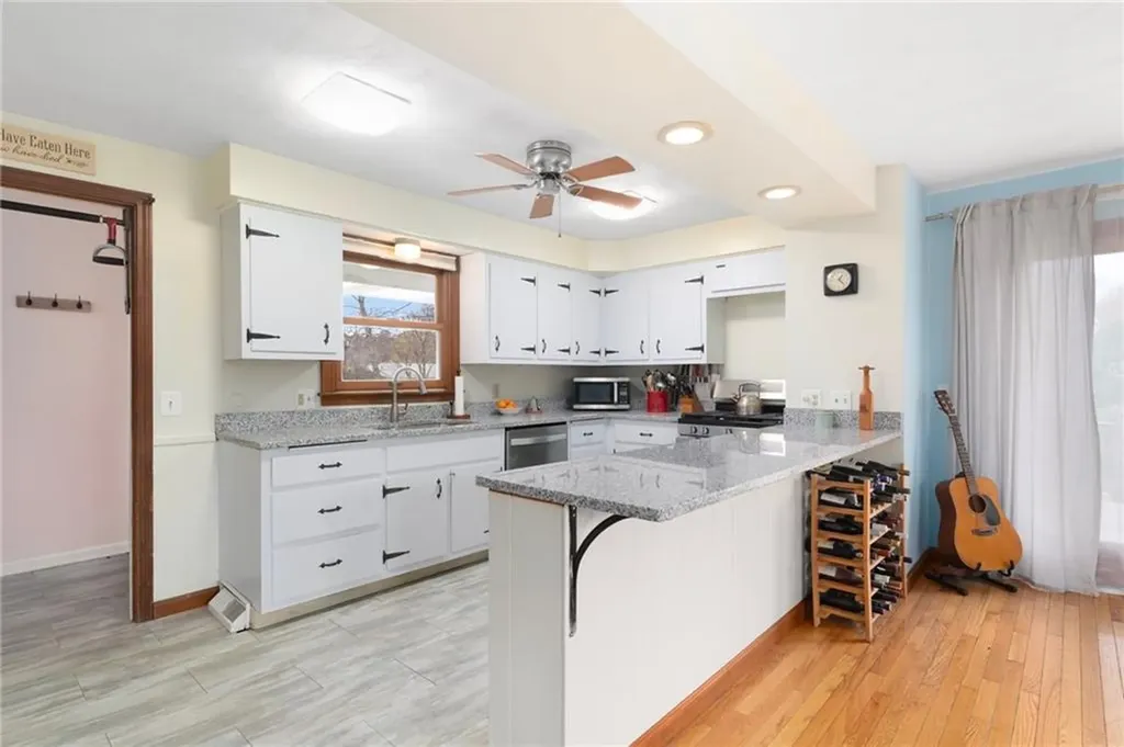 9 Lakeside Drive Narragansett RI 02882