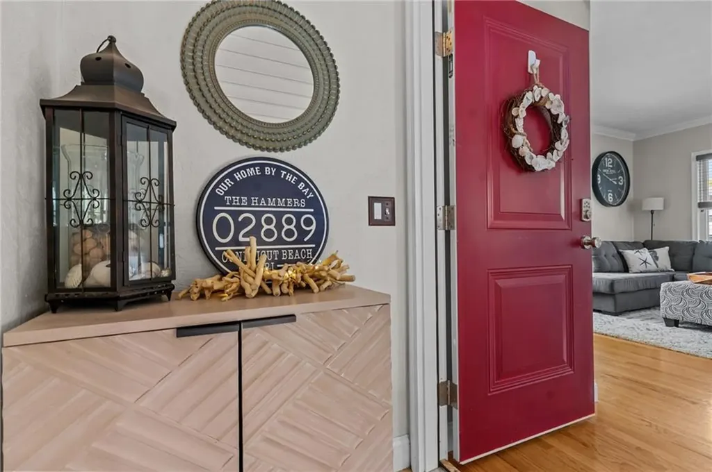 38 Economy Avenue Warwick RI 02889