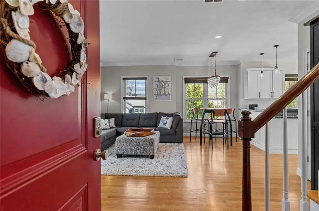 38 Economy Avenue Warwick RI 02889